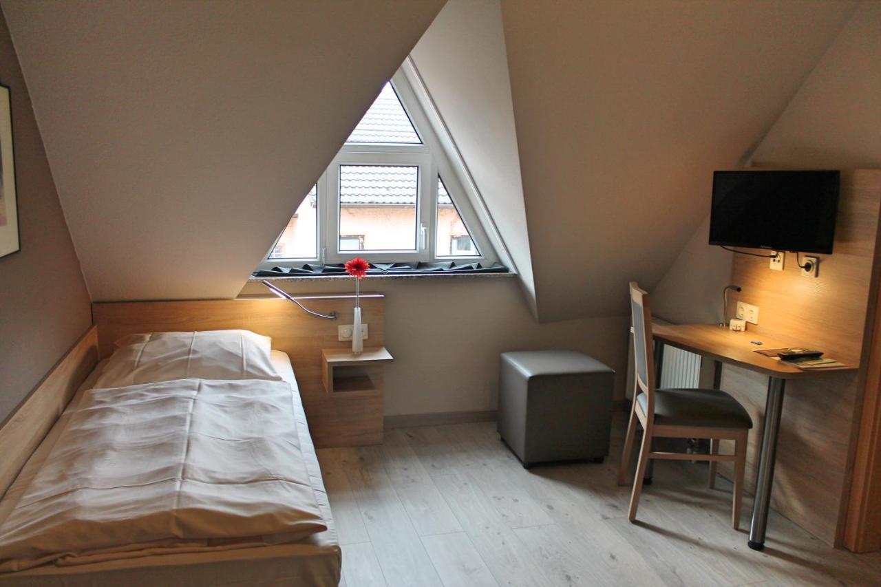 Hotel Gasthof Gruener Wald โฮฟไฮม์อัมเทานอส ภายนอก รูปภาพ